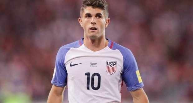 Christian Pulisic playing for the USMNT